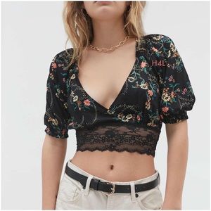 NWT UO Lace Trim Puff Sleeve Floral Crop Top